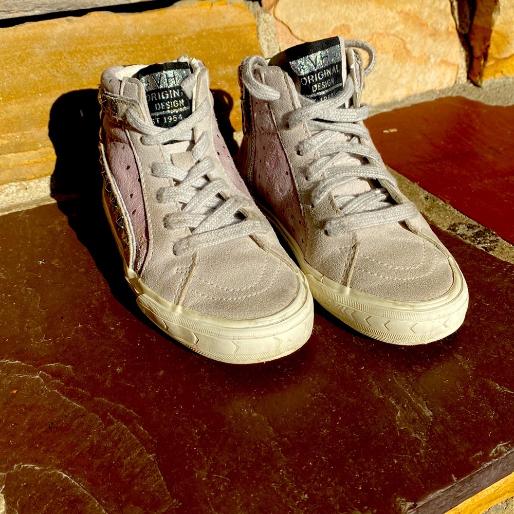The coolest shoes ever ! Best Condition ! I love the style
